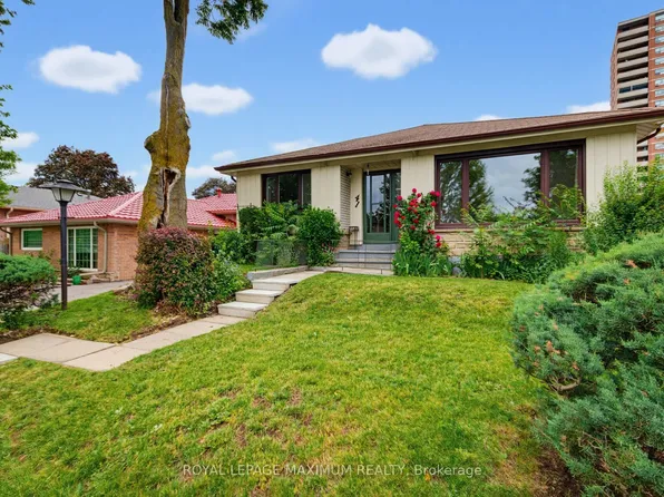 41 Strathavon Dr, Toronto, ON M9V 2H4