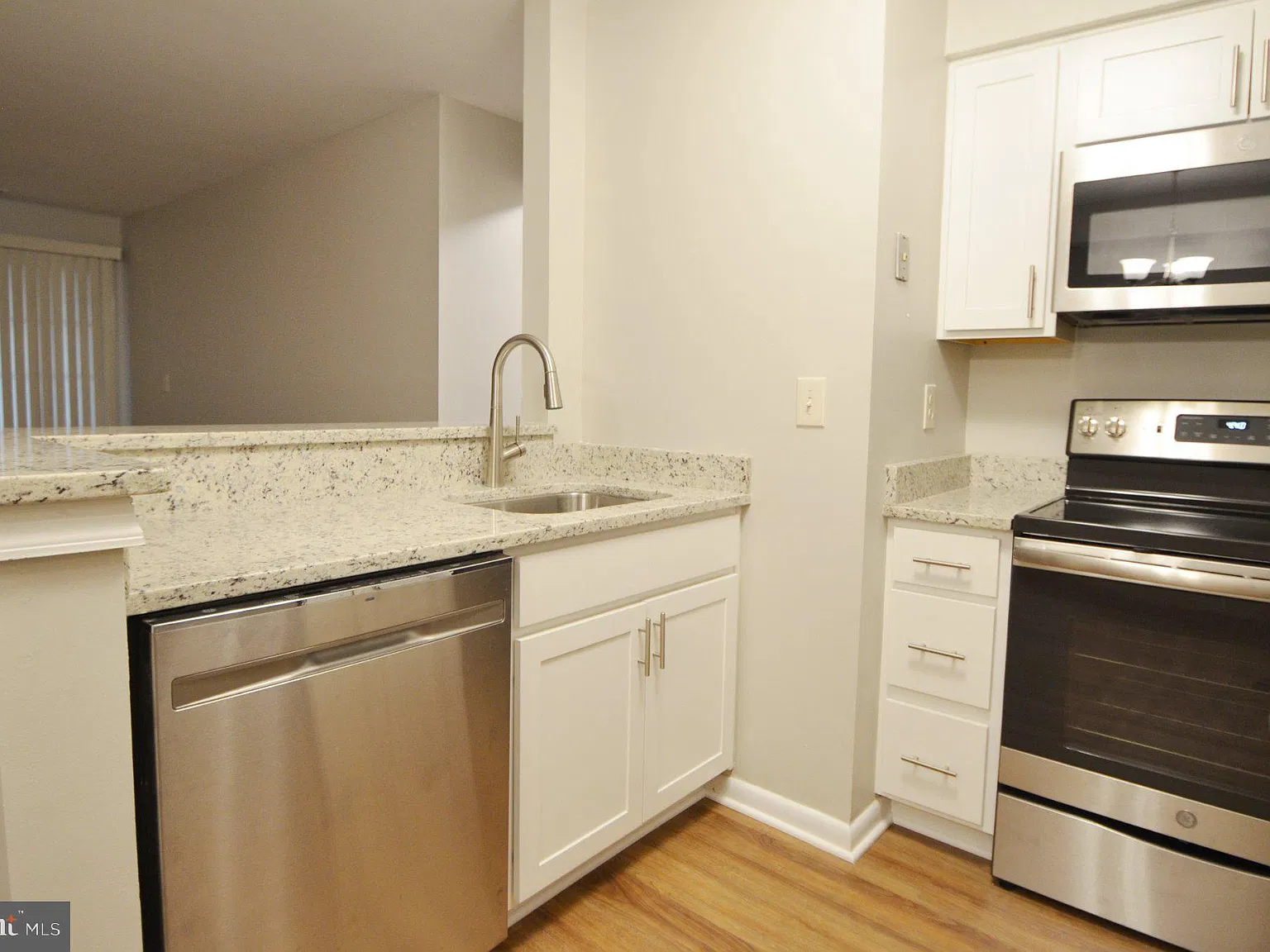 1 bed, 1.0 bath, 694 sqft, $2,000 — Photo 3