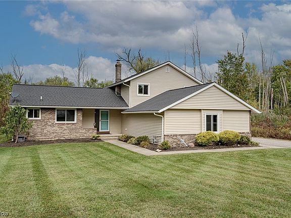 2nd image of 13970 Meadowlark Ln