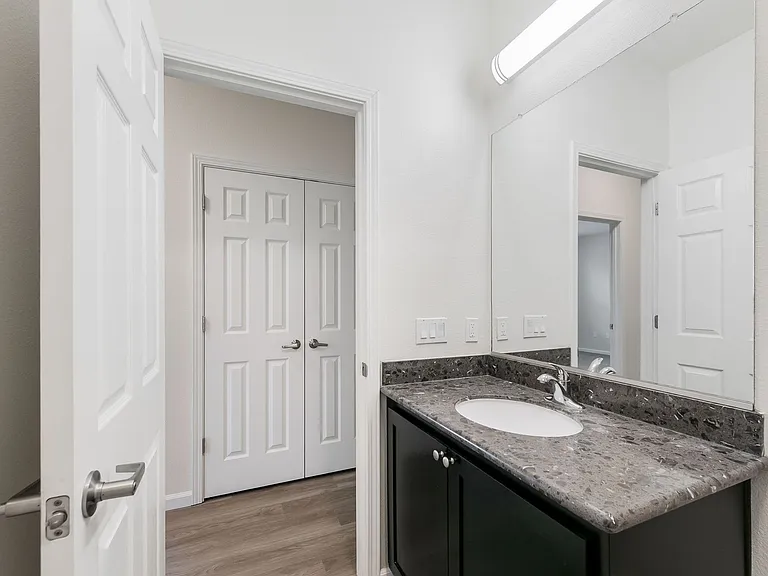 Luxe Ripon Apartments — Photo 35