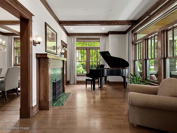 5th image of 443 N Montclair Ave