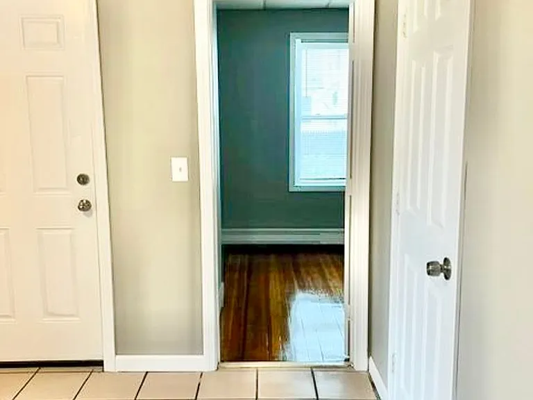 22-24 Lawn Ave #1R — Photo 11
