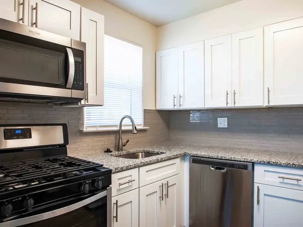 Camp Hill Plaza Apartment Homes