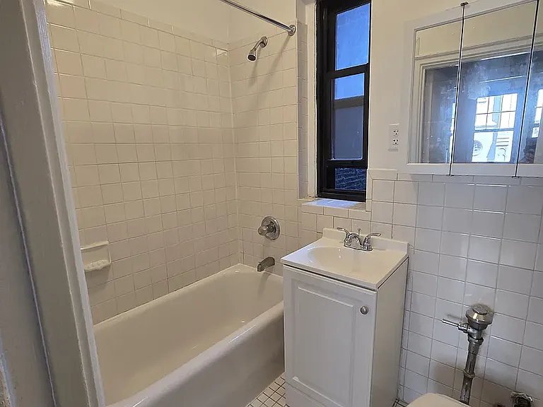 136 W 4th St #2B — Photo 9