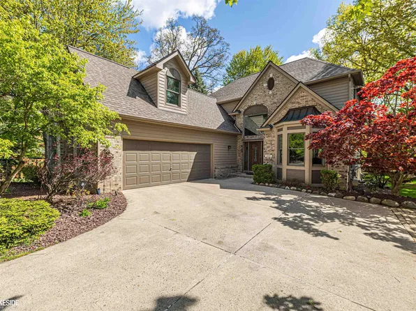 1440 Woodbridge Ln, Wixom, MI 48393