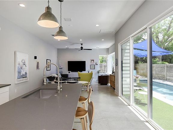 4th image of 1004 Brentwood St #B