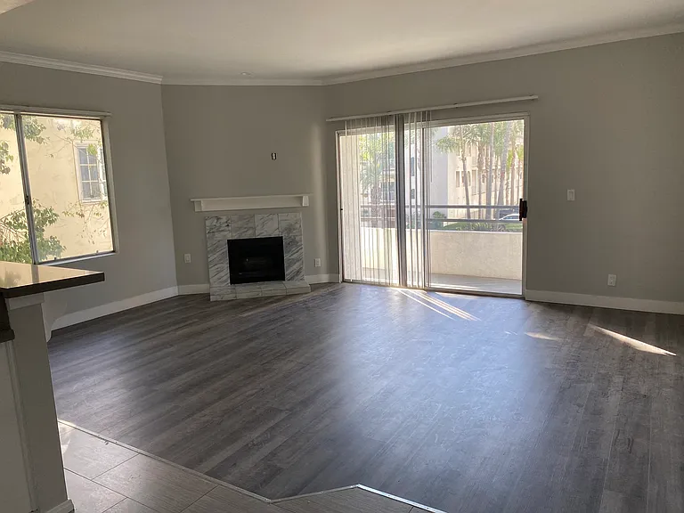 Ocean Elements at Alamitos Beach Apartments — Photo 7