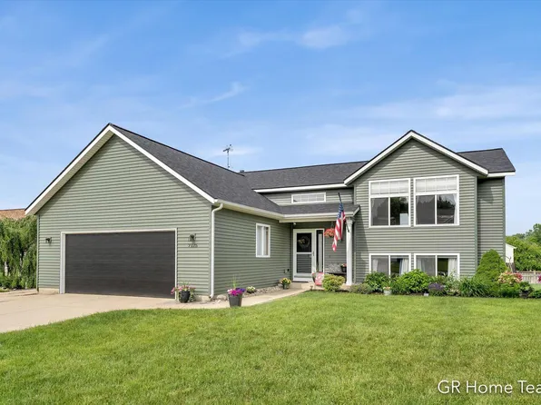 7175 Reflection Dr NE, Comstock Park, MI 49321