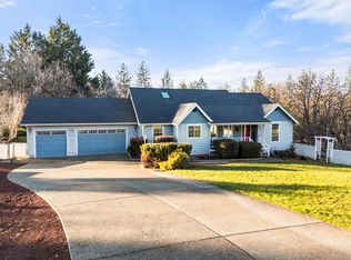 334 Village Ln, Grants Pass, OR 97527