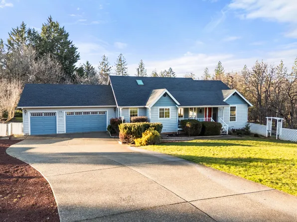 334 Village Ln, Grants Pass, OR 97527
