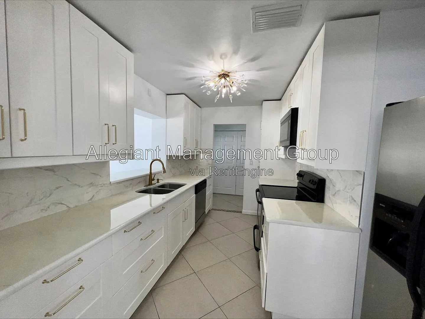 3 bed, 2.0 bath, 1685 sqft, $2,299 — Photo 3