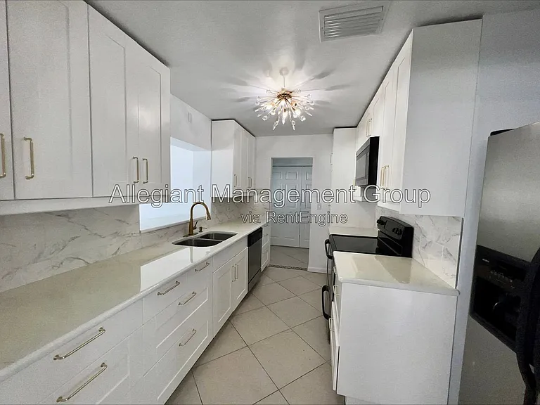 1211 Lehigh St — Photo 3