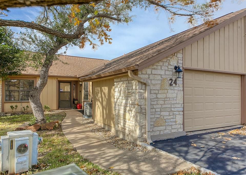 1st image of 24 Oaks Pl