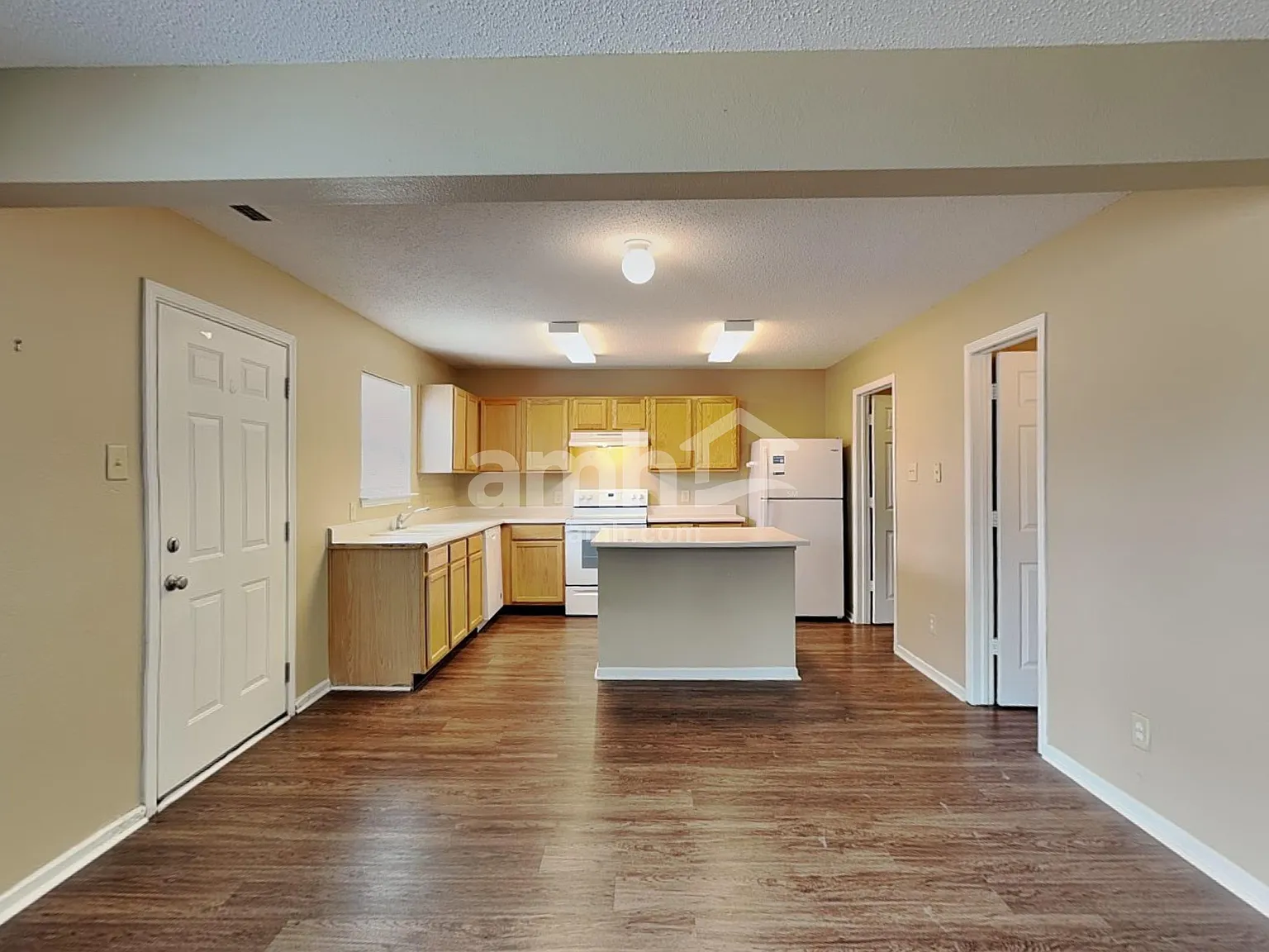 3 bed, 2.5 bath, 2035 sqft, $1,975 — Photo 3
