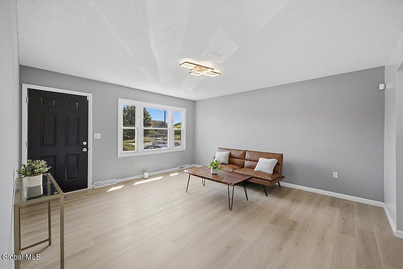 3rd image of 415 Bay Road