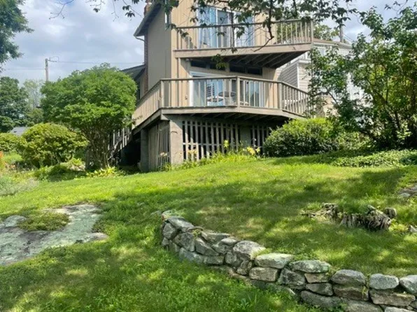 102 Riverview Ave, Branford, CT 06405