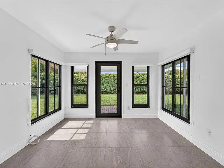 680 W 50th Pl — Photo 11