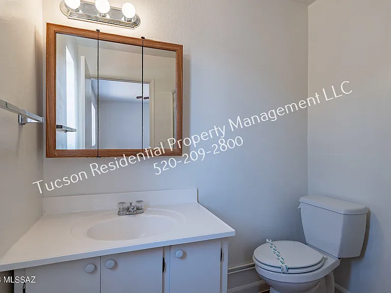 826 E Water St — Photo 26