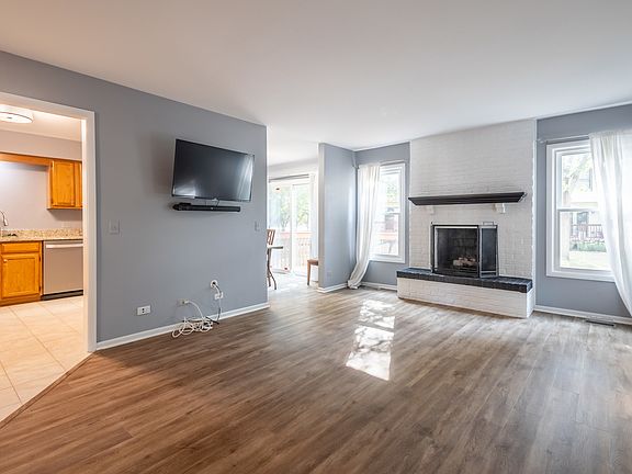 3rd image of 121 Villa Circle Dr