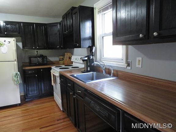 5th image of 3785 Oneida St