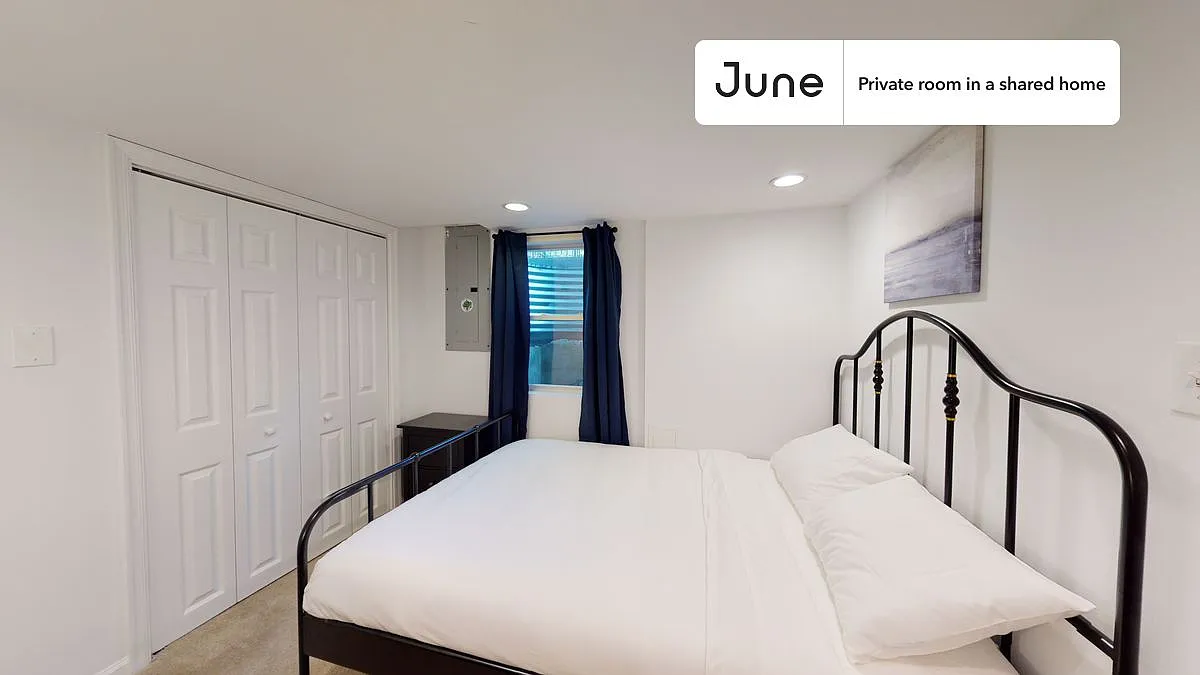 Twin bedroom in 5 bed/2 bath home in Logan Circle #416 BE — Photo 2