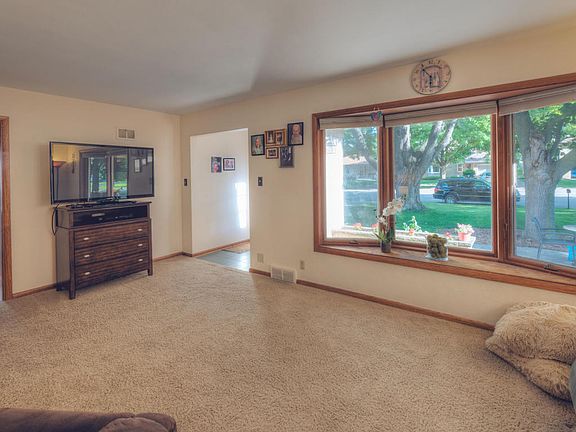 4th image of 10116 W Vienna Ave