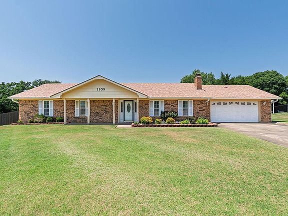 2nd image of 1109 W Washington Cir