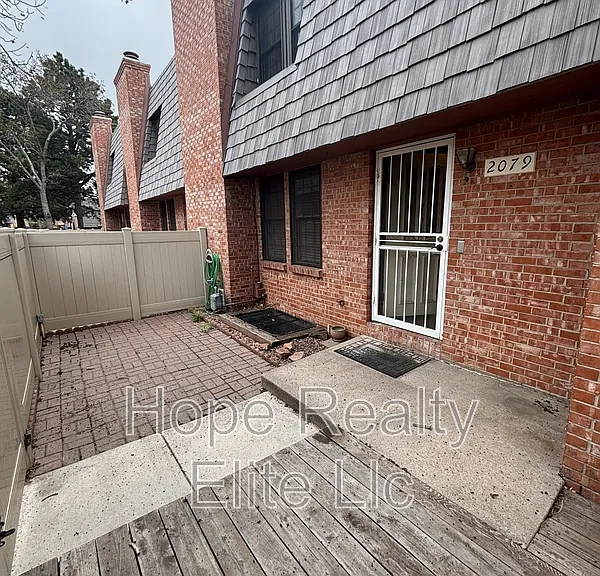 2079 Sussex Ln — Photo 3