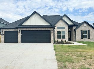 1380 Heart St, Centerton, AR 72719