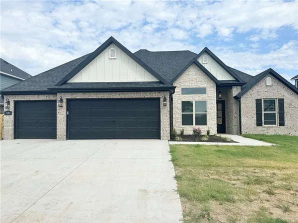 1380 Heart St, Centerton, AR 72719