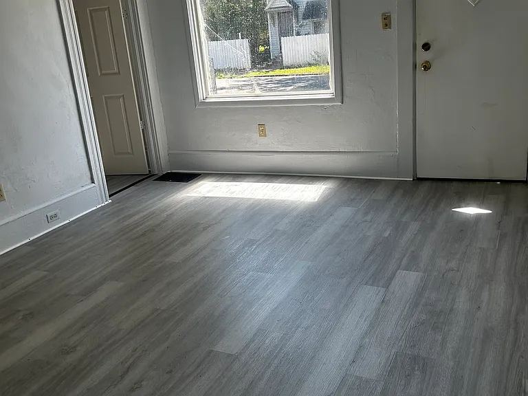 7009 Hecker Ave — Photo 33