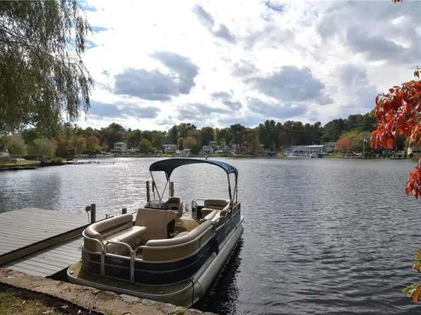 28 Cedar Trl, Glocester, RI 02814