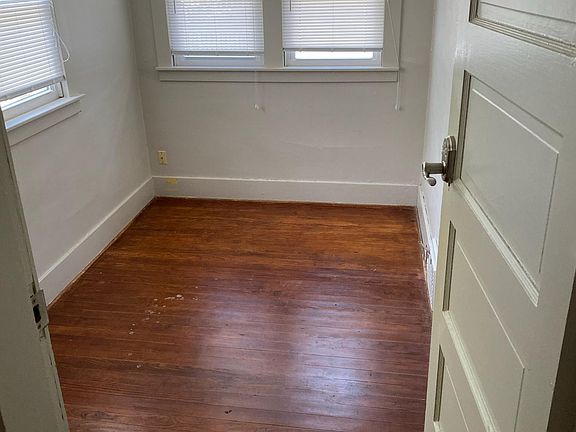 3rd image of 429 Oak St