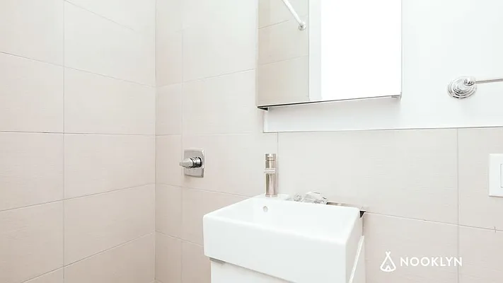 Rented by Nooklyn NYC LLC | media 12