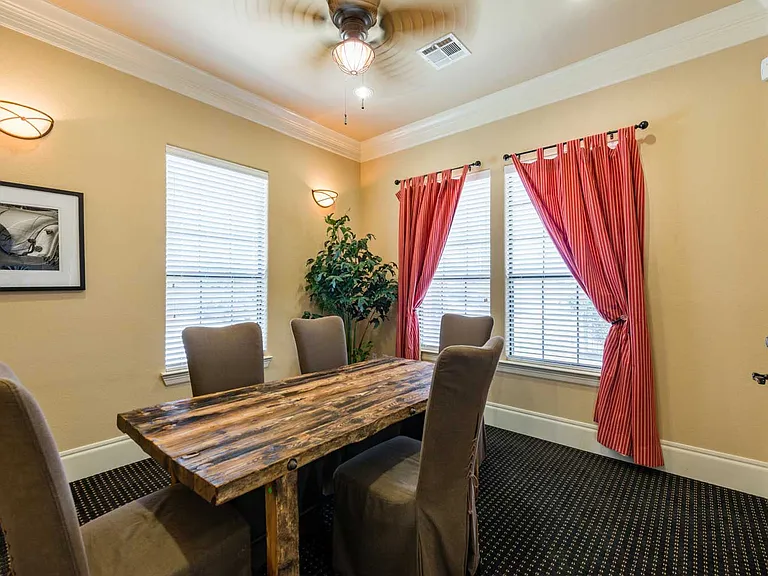 Plantation Apartments — Photo 28