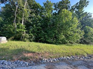 560 Summer Cir, La Follette, TN 37766