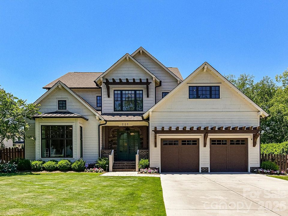 1st image of 221 Anthony Cir
