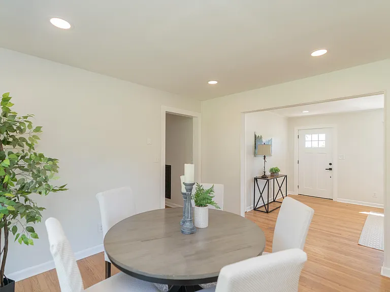 913 Woodmore Ter — Photo 21