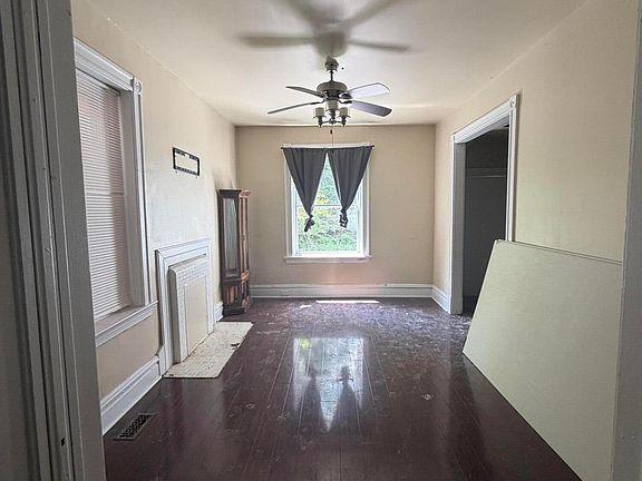 3rd image of 5218 Lotus Ave