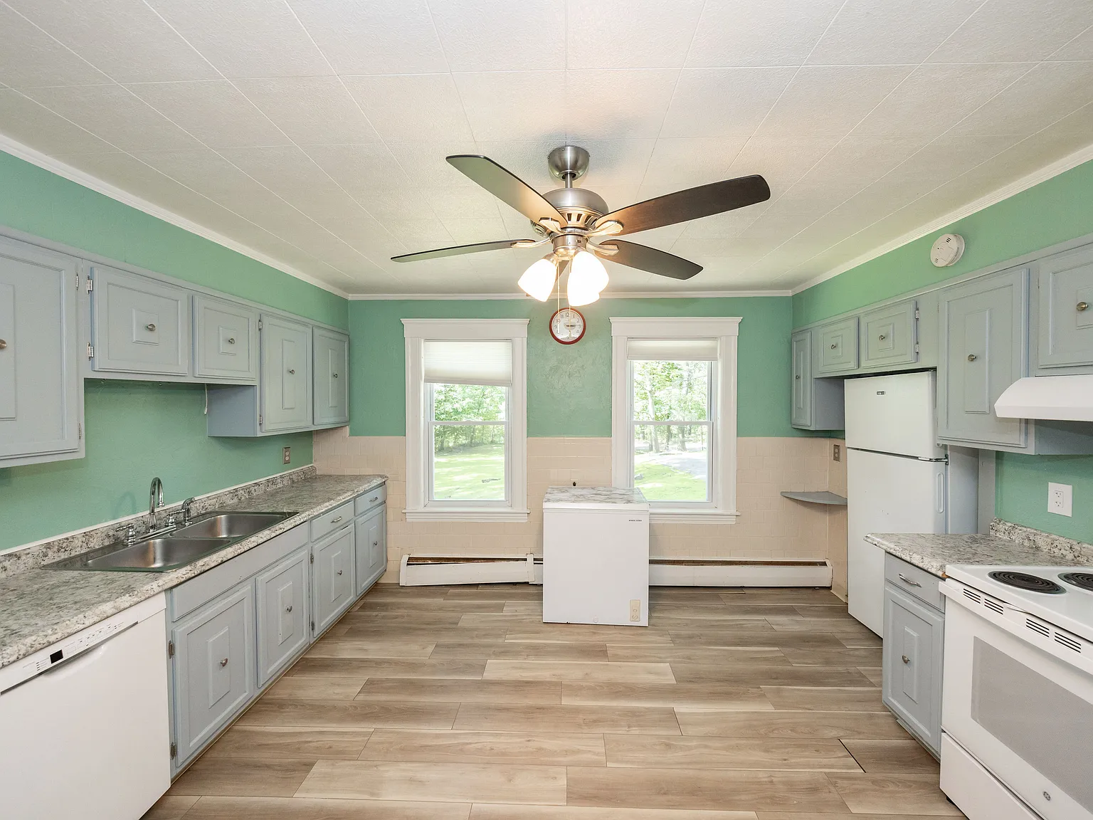 3 bed, 1120 sqft, $2,350 — Photo 1