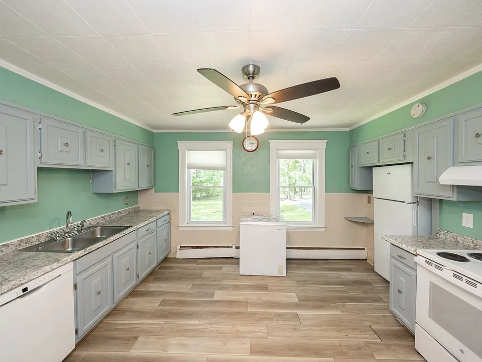 33 Dane Ave #1