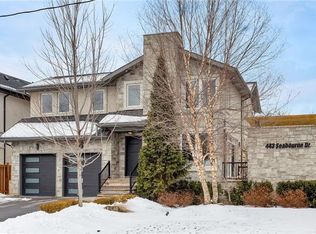 443 Seabourne Dr, Oakville, ON L6L 4E9