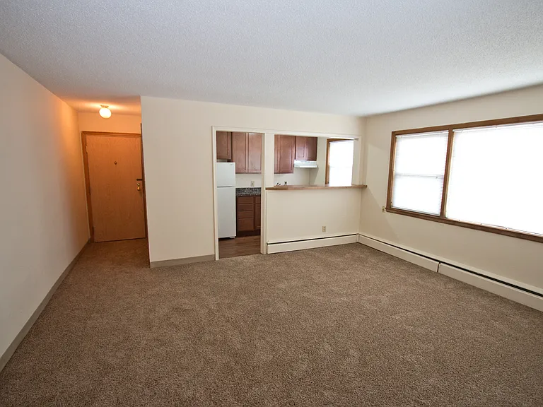1600 Ford Pkwy — Photo 13