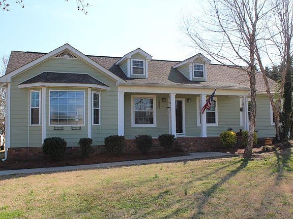 2nd image of 1090 Nichols Cir E