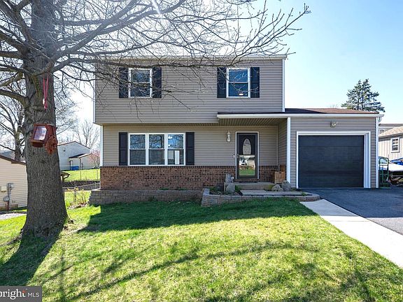 2nd image of 799 Martin Ln