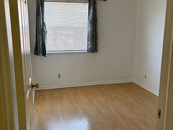 5th image of 2715 Newhall St