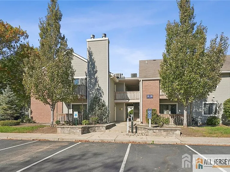 1609 Ravens Crest Dr — Photo 4
