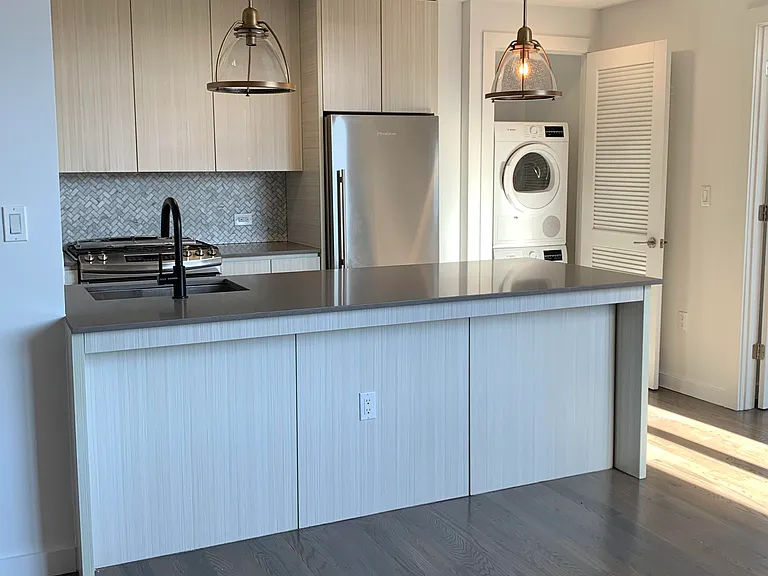 125 Parkside Ave #5E — Photo 1