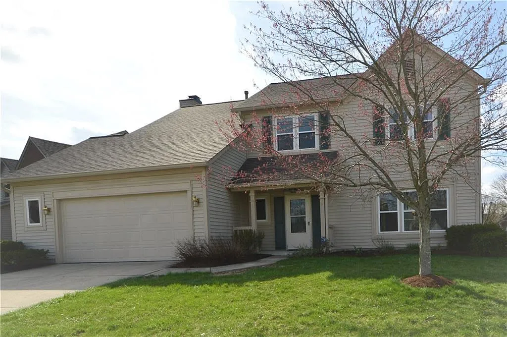 8670 Woodstone Dr photo 1