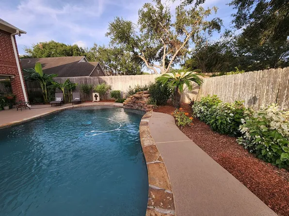 1311 Donna Dr, El Campo, TX 77437